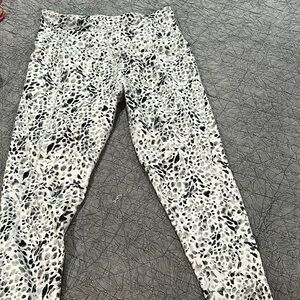 Womens ankle leggings. Leopard black, white, and gray. Excellent condition XL